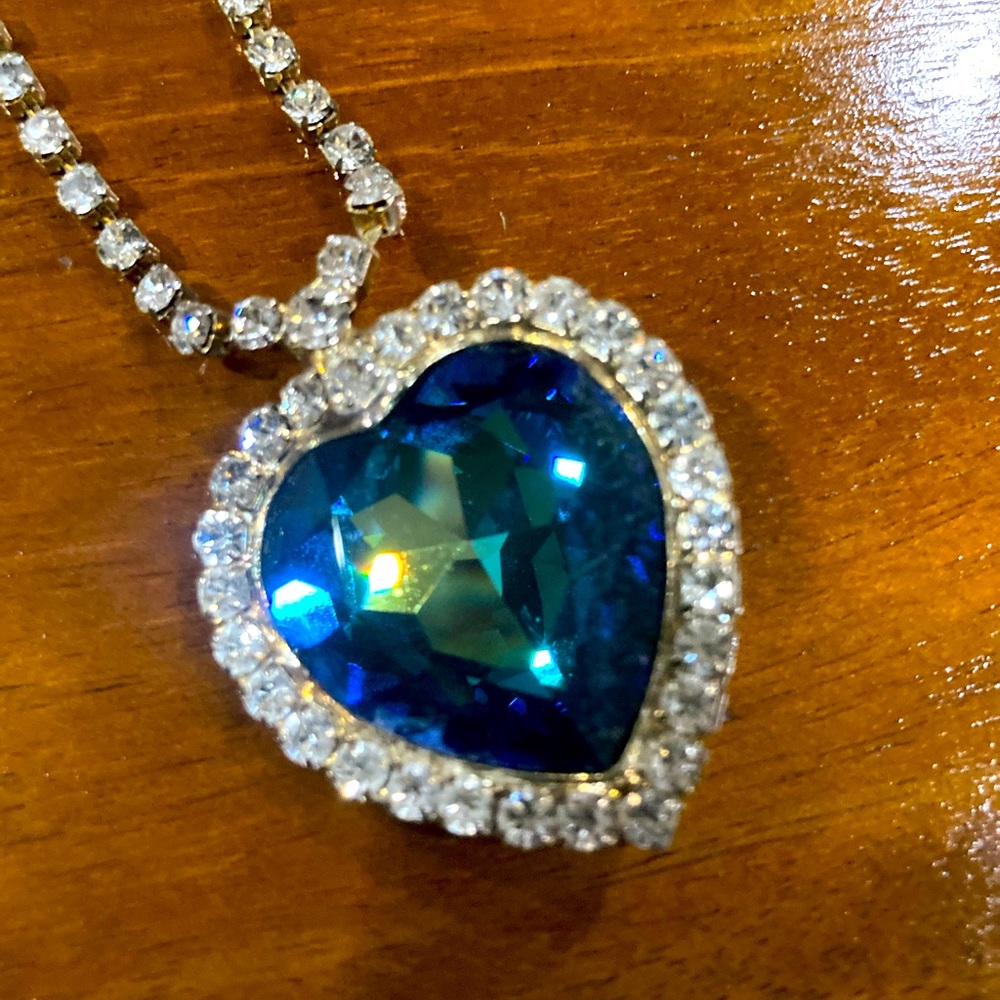 Swarovski heart of the ocean necklace.